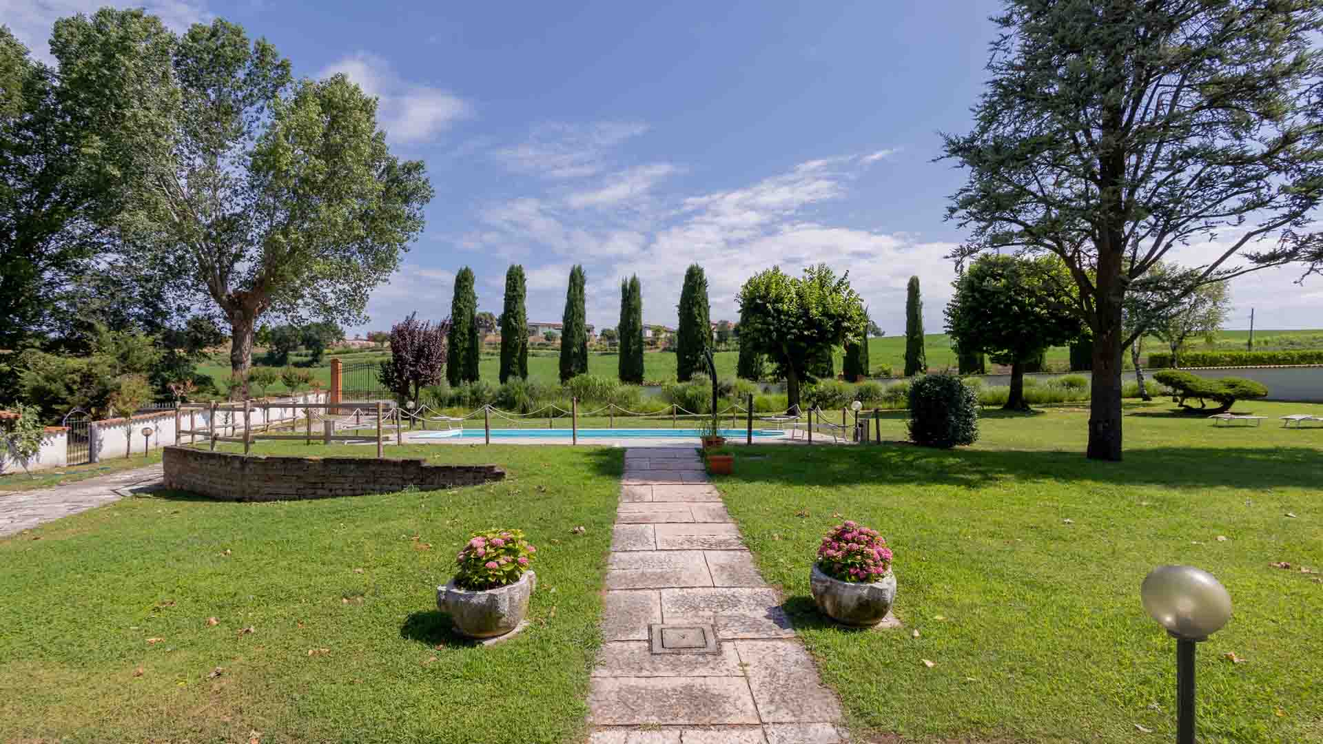 monzambano-piscina-1